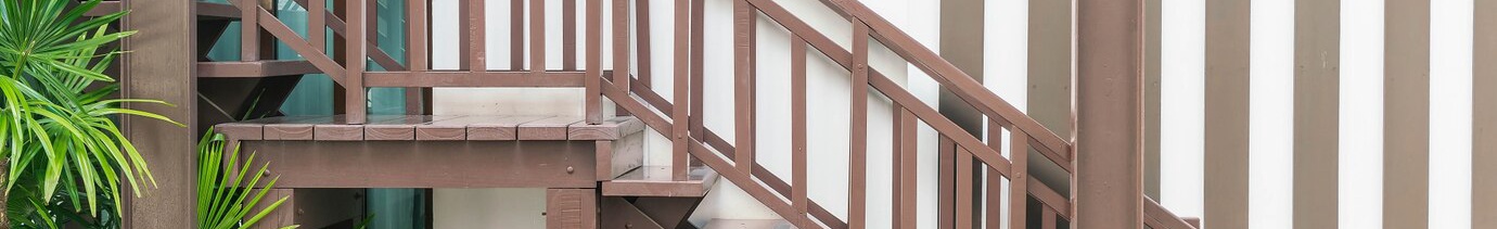 47c9e42b-ec6f-46be-949f-a73075543076-wood-stair-decoration_1339-4243.jpg