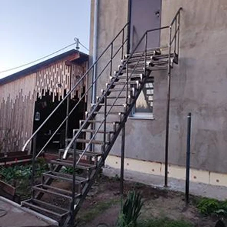 Пожарная лестница из металла